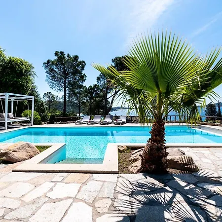 Sleeps 10 Pool Air Con Wifi