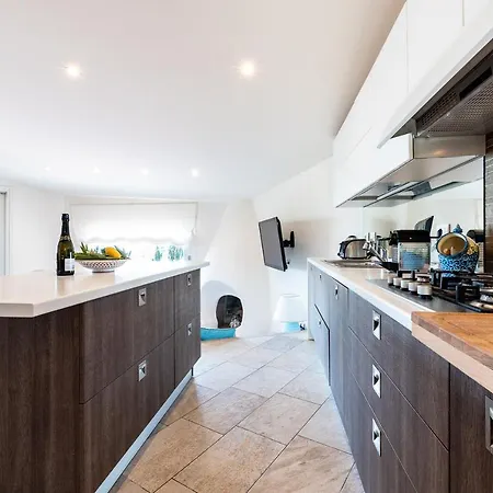 Sleeps 10 Pool Air Con Wifi Villa