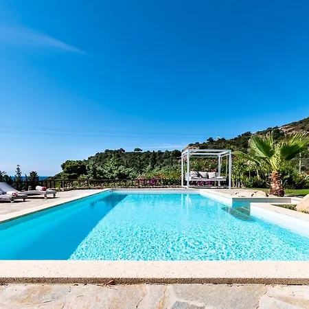 Sleeps 10 Pool Air Con Wifi Villa